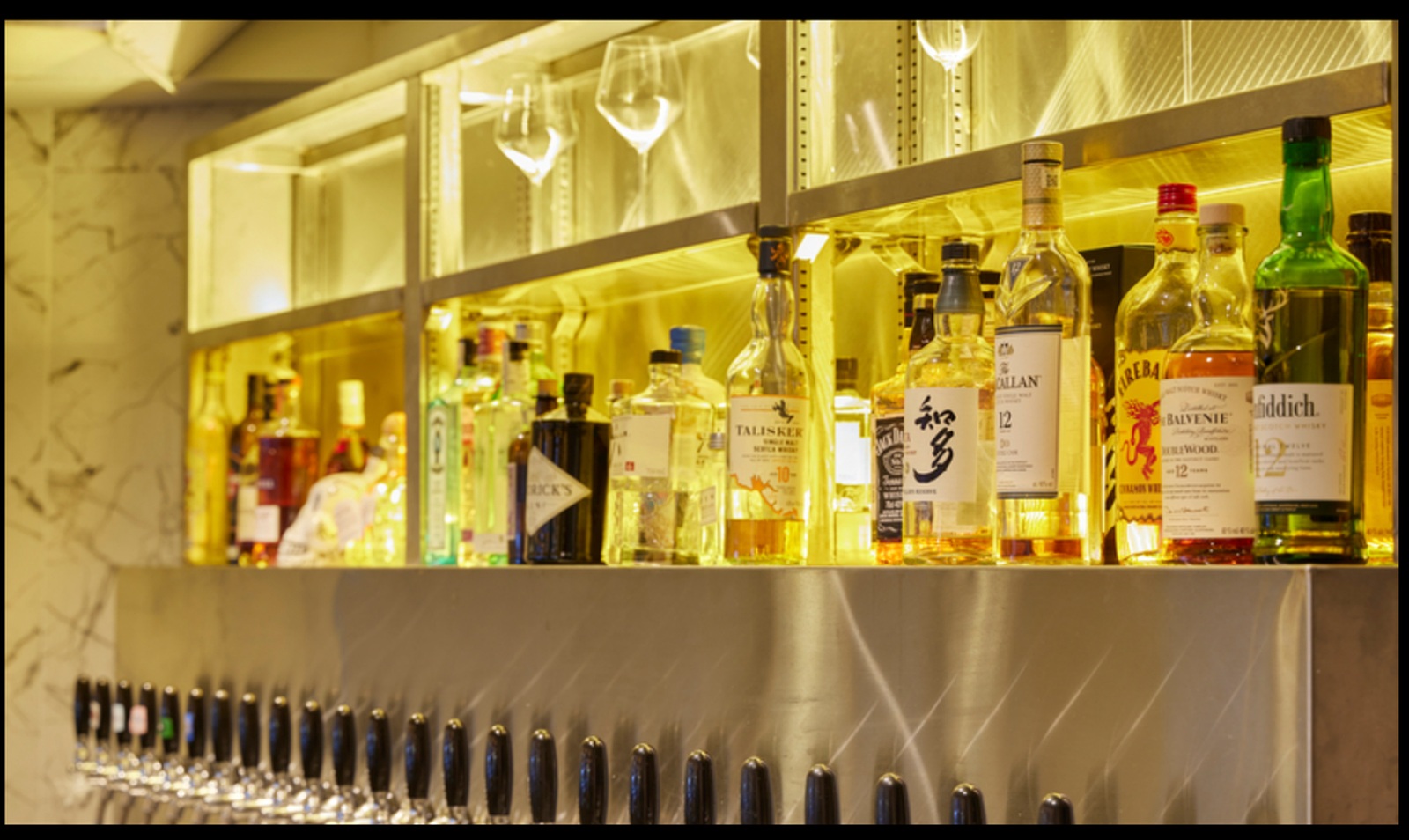 Bar Pacific 酒吧內部